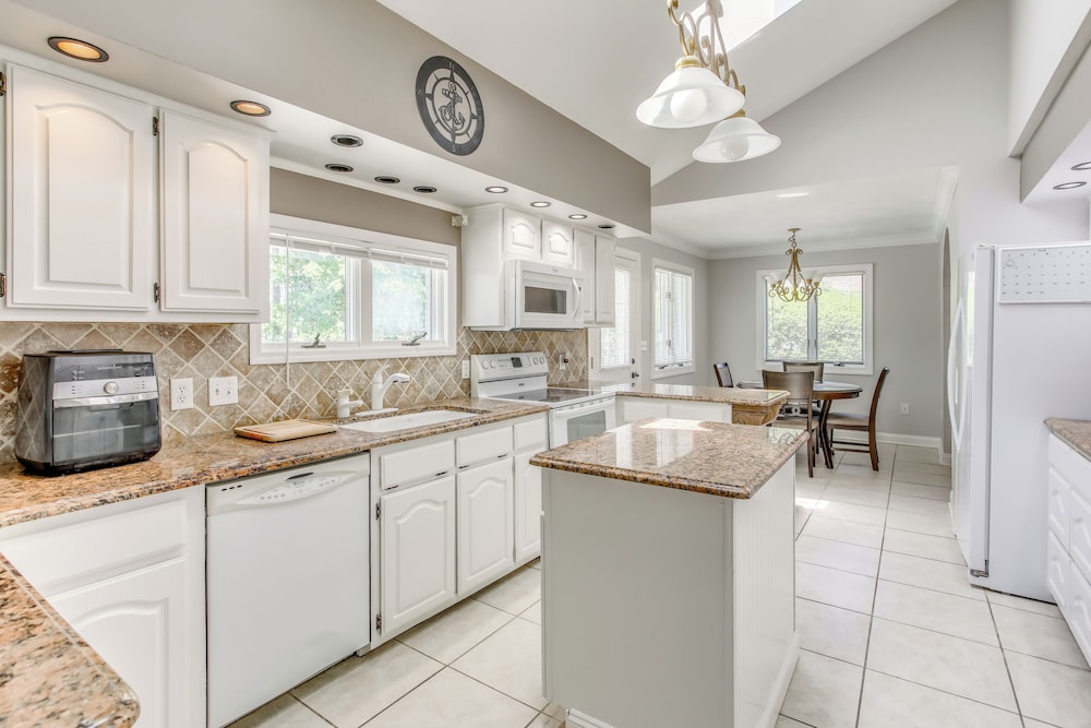 Dine, Shop & Splash: Family Home in Myrtle Beach