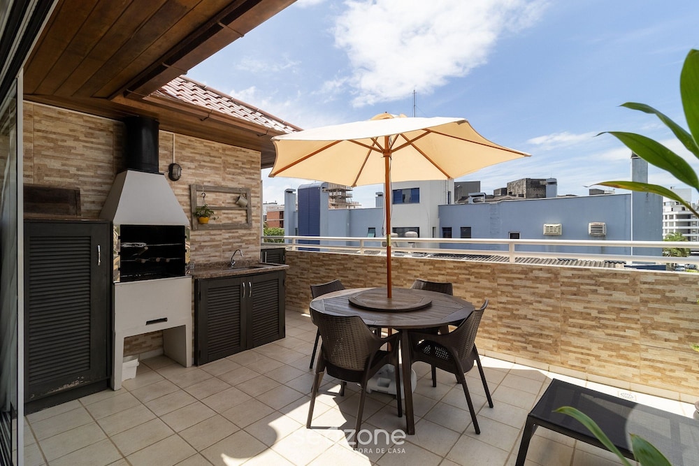Penthouse W/terrace 5 min From the Beach Cos302