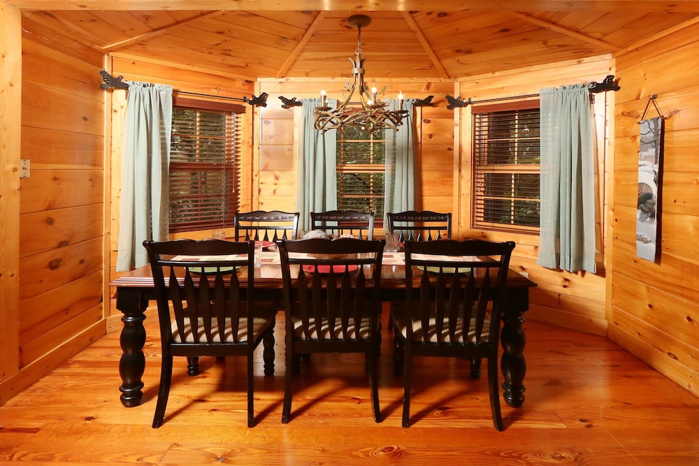 Southern Hospitality - Two Bedroom Cabin view 5