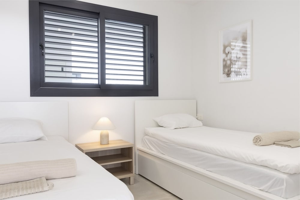 Elegant Luxury Suite With Terrace in Higueron