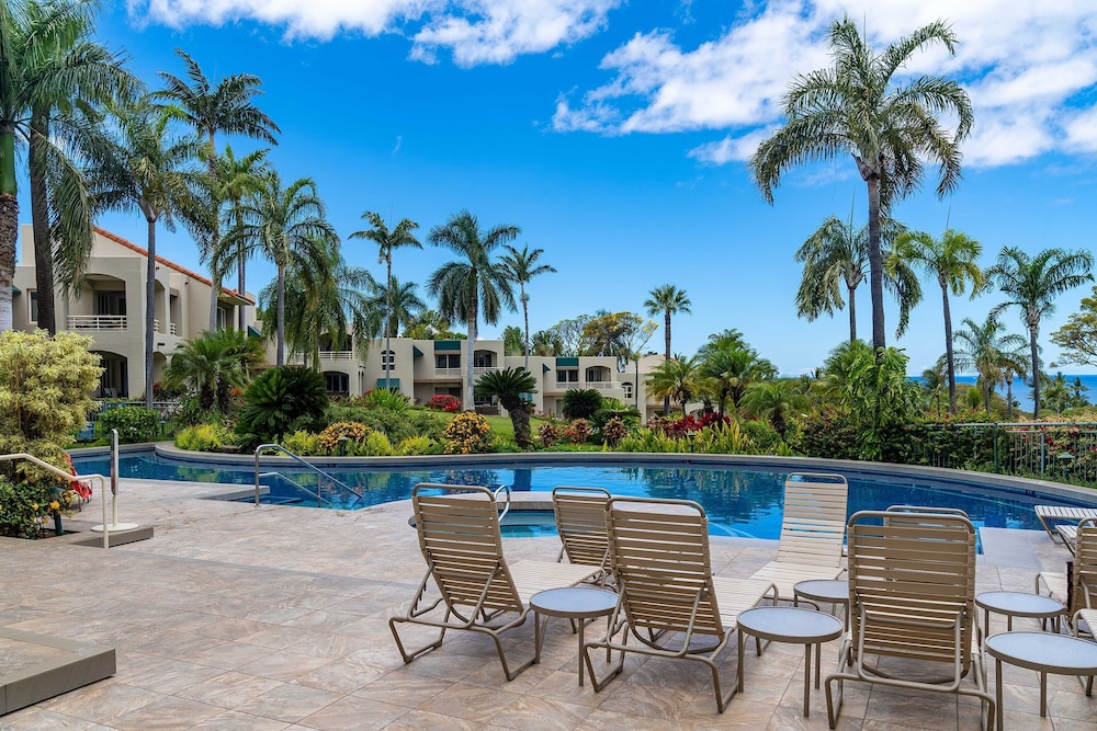 Tropical Paradise in Luxurious 1br, 2ba Ground Floor Unit, Garden View, Palms 801