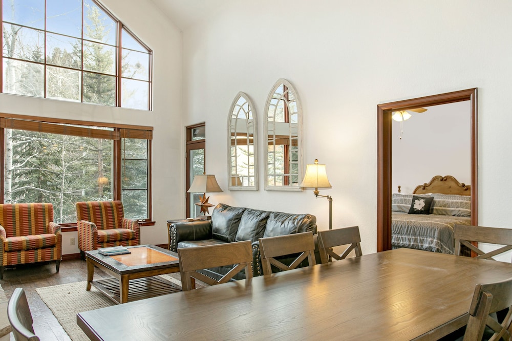 304 Spruce Tree Lodge 3 Bedroom Condo by Redawning