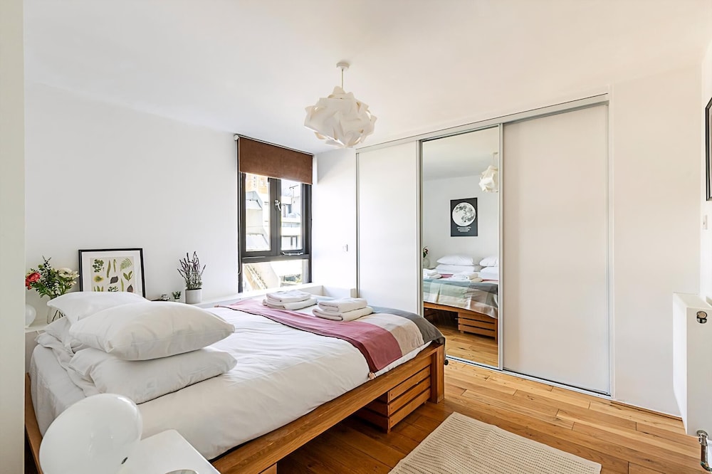 Bright Flat For 2 in Dartmouth Park