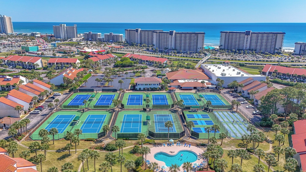 2BR Condo in Edgewater Resort With Golf, Tennis, Pools & Free Tram Service!