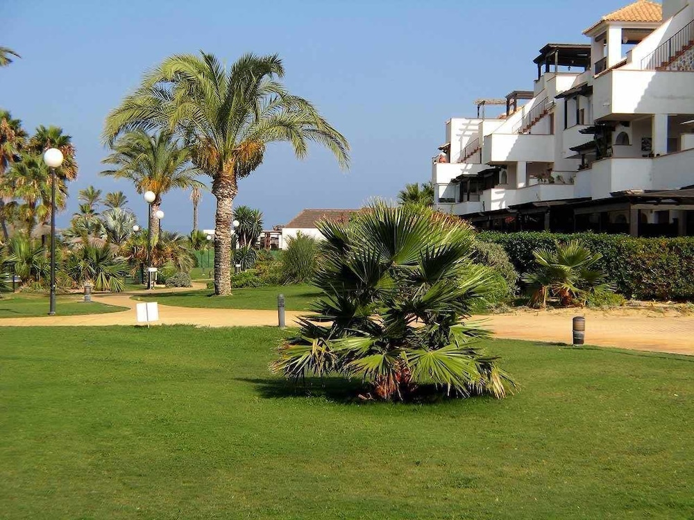Venavera H21a - 2 Dorm / 1bath Walk to Beach