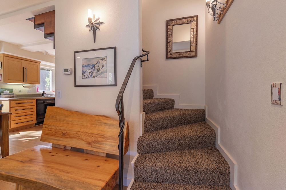 3BR Home in Alpine Meadows for 8 view 5
