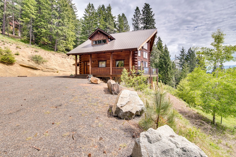 Luxury Mtn Cabin w/ Sweeping Cle Elum Lake Views! view 2