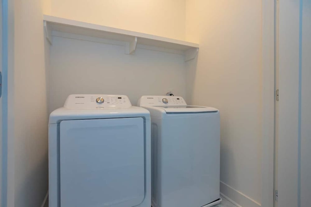 Franklin by Avantstay Trendy Townhouse in Great Location w/ Private Roof Top Patio view 3