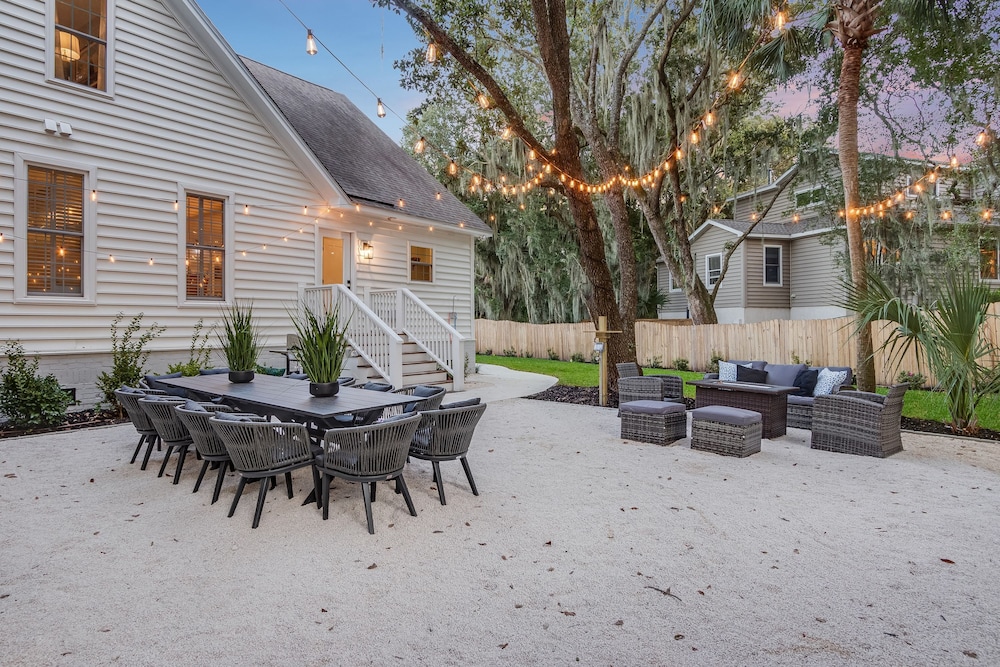 Southern Oasis by Avantstay 0 5mi Walk to the Beach Pool Patio Large Yard