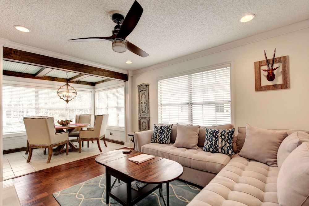 Island Square 808 by Hodnett Cooper - Property Image 5