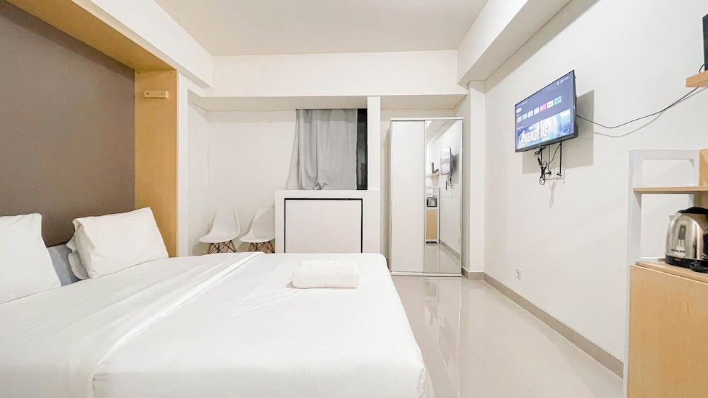 Simple Look Studio (No Kitchen) Near Unhas Bandaraya - Tallasa City Makassar Apartment