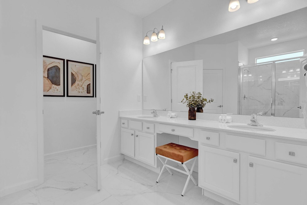 Upstay Epic 15br Mansion for Big Groups Near Parks