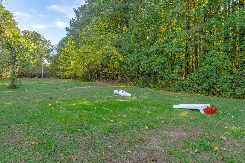 Dine Al Fresco: Reedville Home w/ Dock