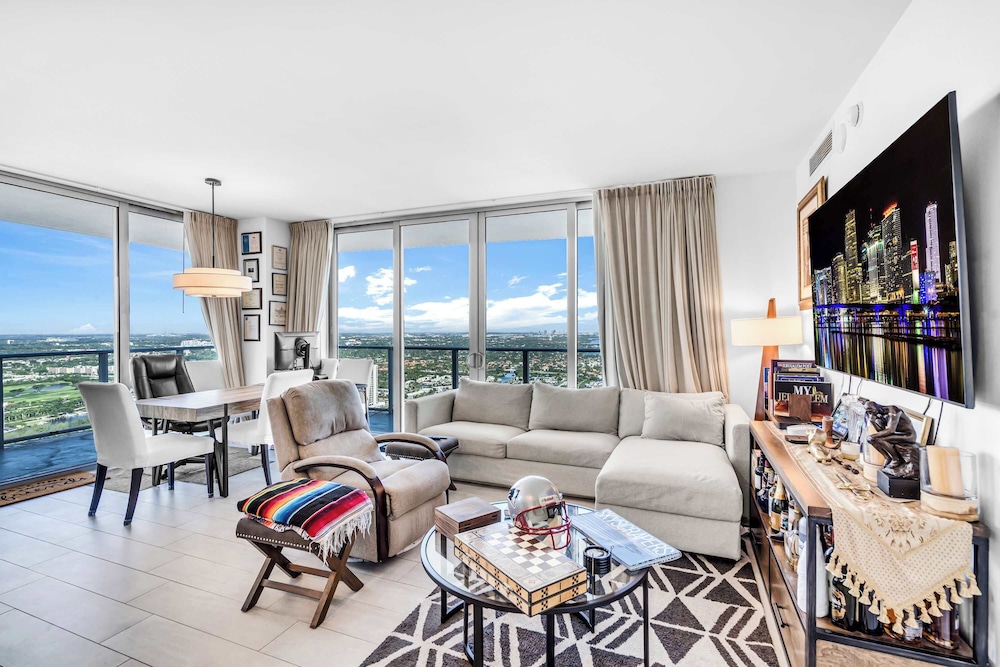 Ocean Eagle View - Luxury Oceanfront Stay for 6