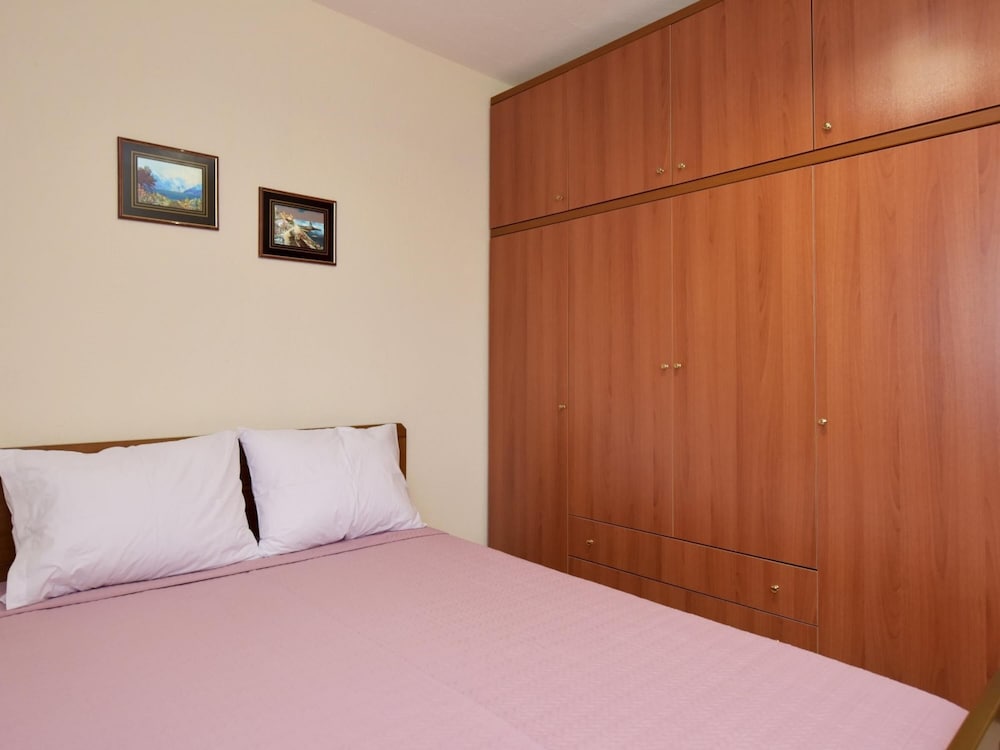 Mamas Twin Houses Right by Travel Pro Services photo 5