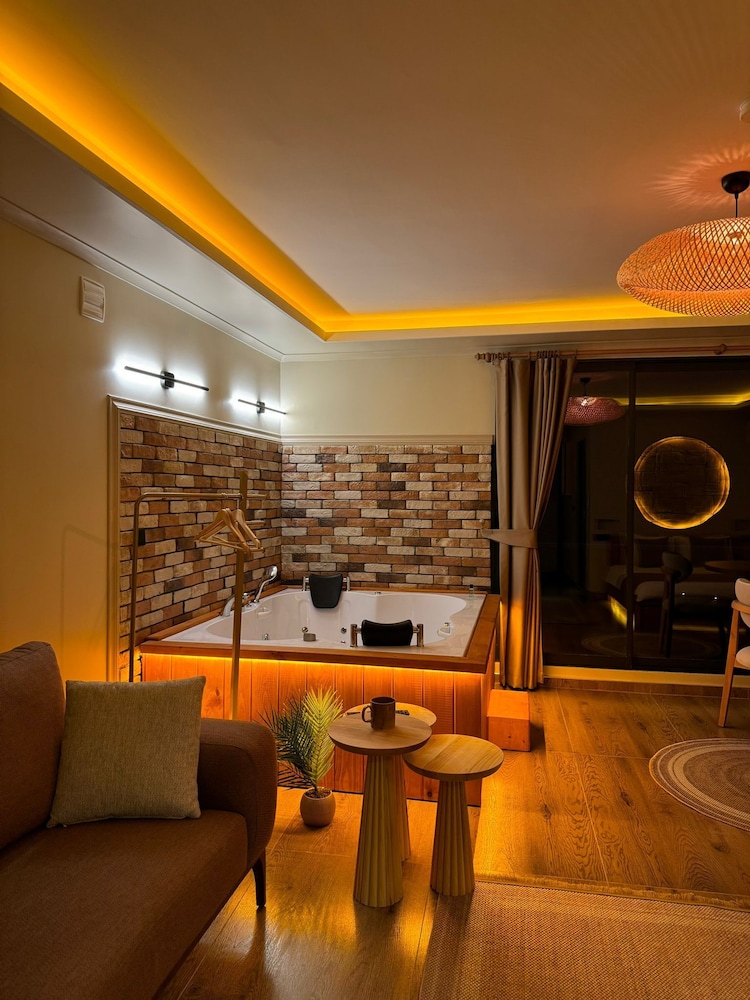 Valent Suit Bungalov