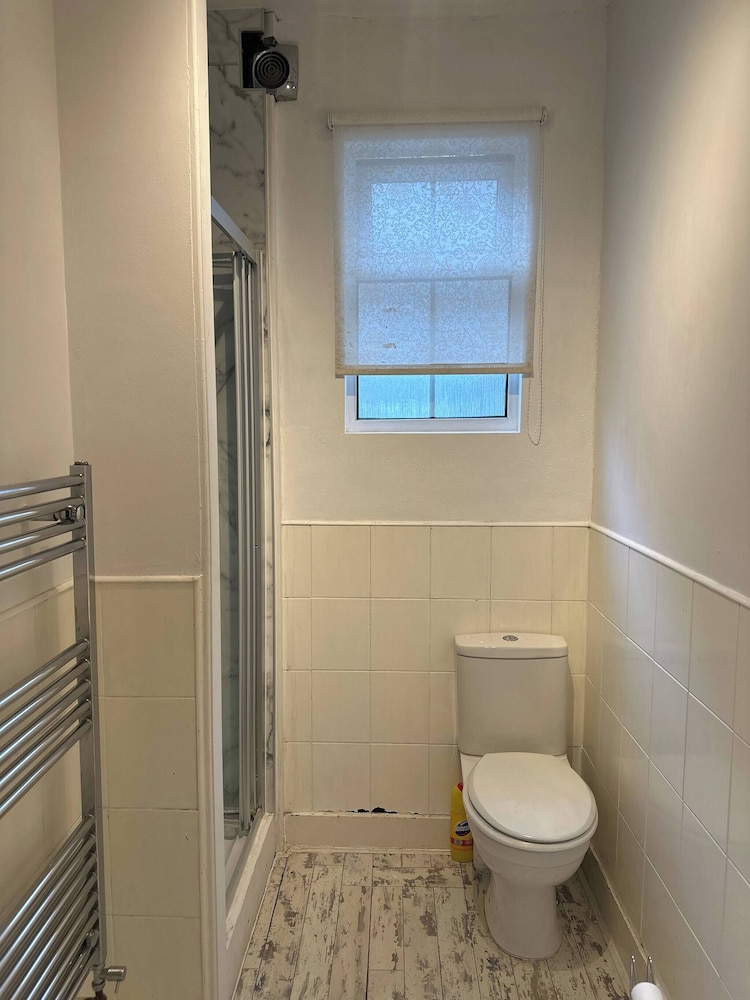Bright Open-plan Apartment in Welling, South East London