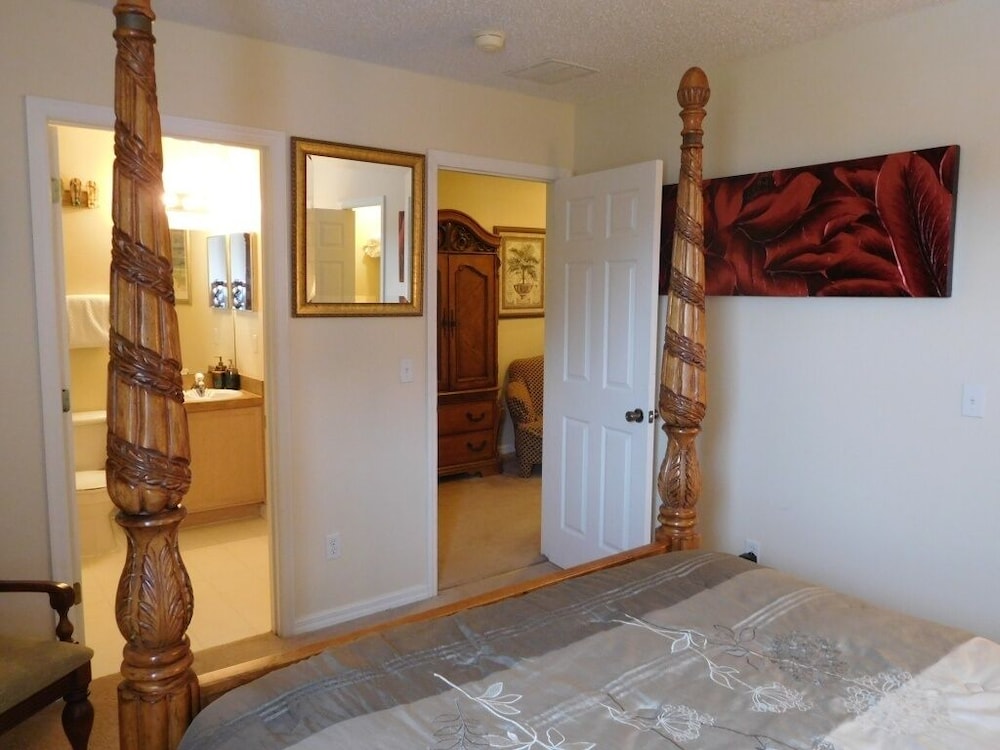 Palm Lake Villa 6 Bedroom Home