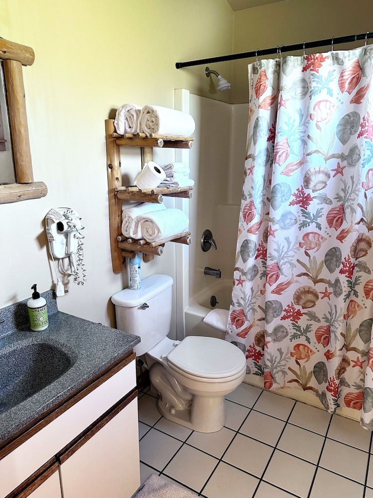Deer Harbor Cottages