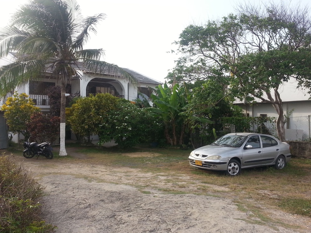 Hotel Ground Road Native Place - Image 1