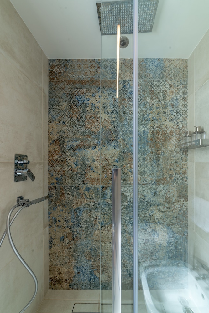Y Arcillos Luxury Rooms view 3