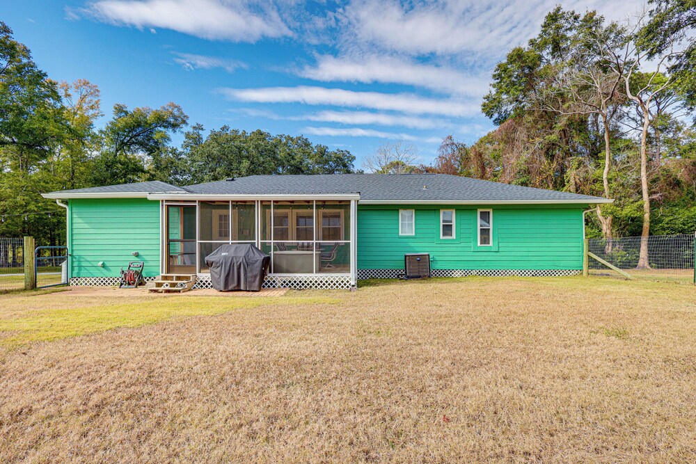 2 Mi to Fairhope Pier: Home w/ Large Yard!