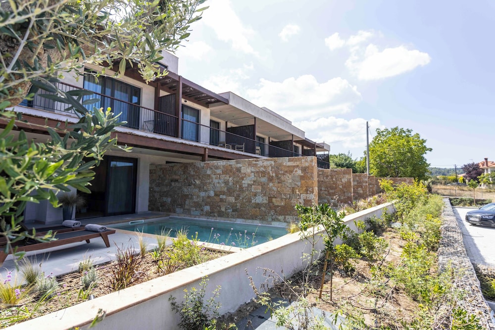 Pnoes Luxury Suites photo 5