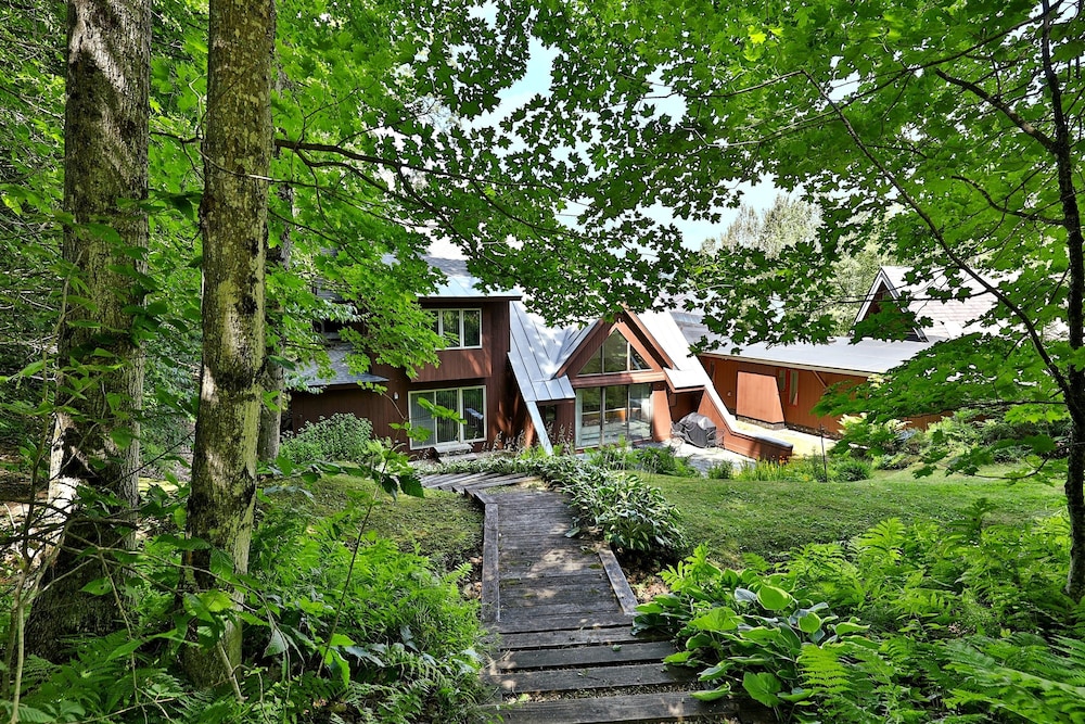 Rent An Inn! Takeover The Birch Ridge W/ Your Group. Mountain Lodge: 11 Rooms, Bar, Fireplace. 28ppl 11 Bedroom Home