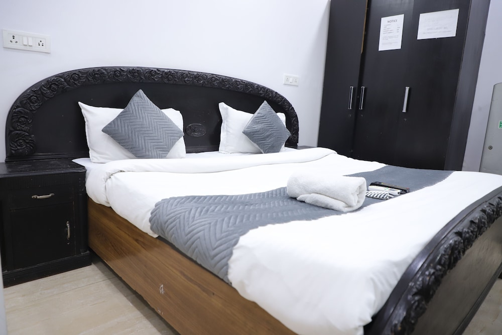Mauryan Elite Hotel Lajpat Nager