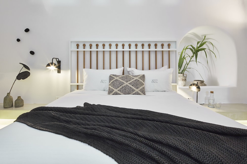White and Co. La Torre Suites