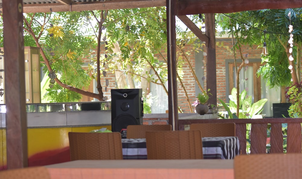 Del Mar Home Stay and Cafe