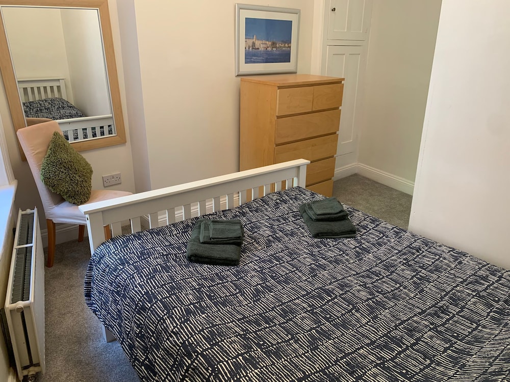 Beach Front 2-bed Apartment With Deck & BBQ view 2