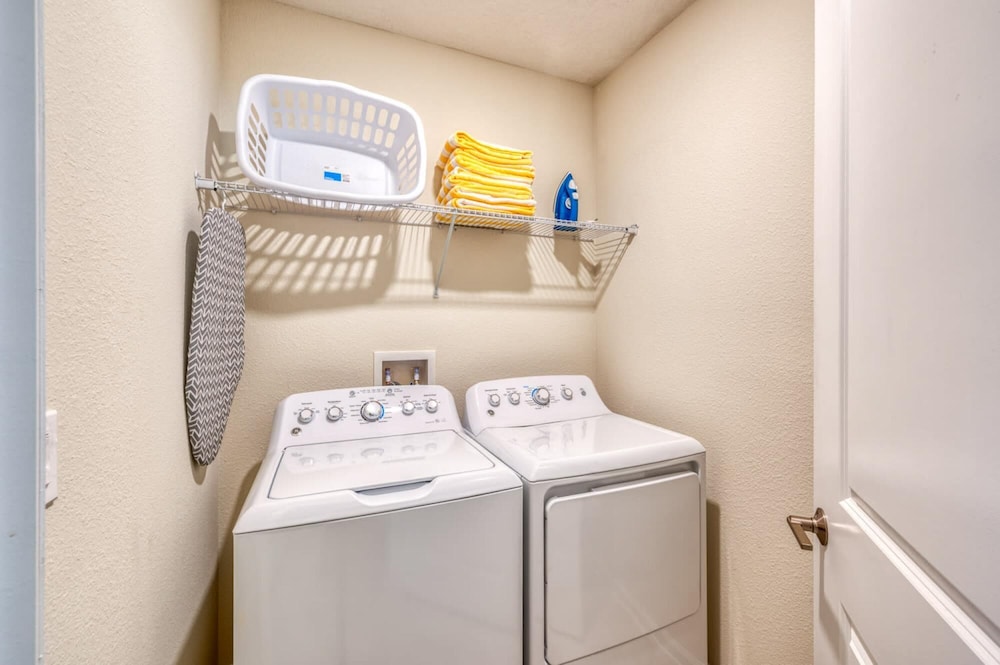 Fantastic Home With Themed Bedroom Near Disney - Image 5