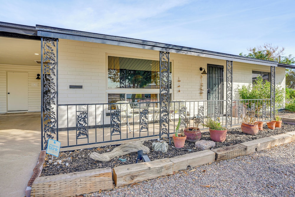 Charming Sun City Getaway Near Golf & Casinos!