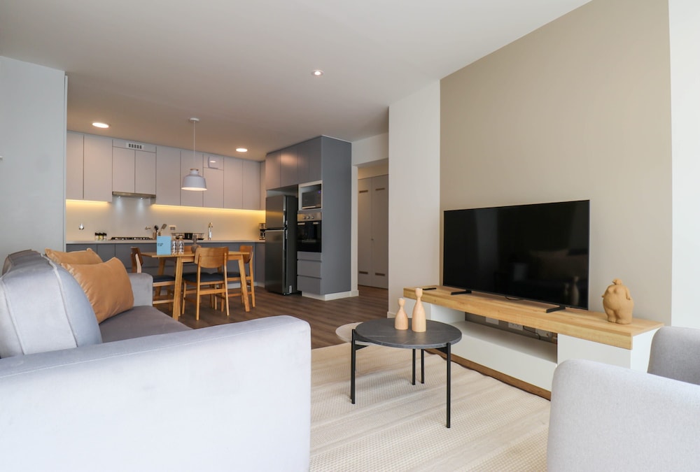 w Glorious 1BR w Perfect Balcony in Miraflores