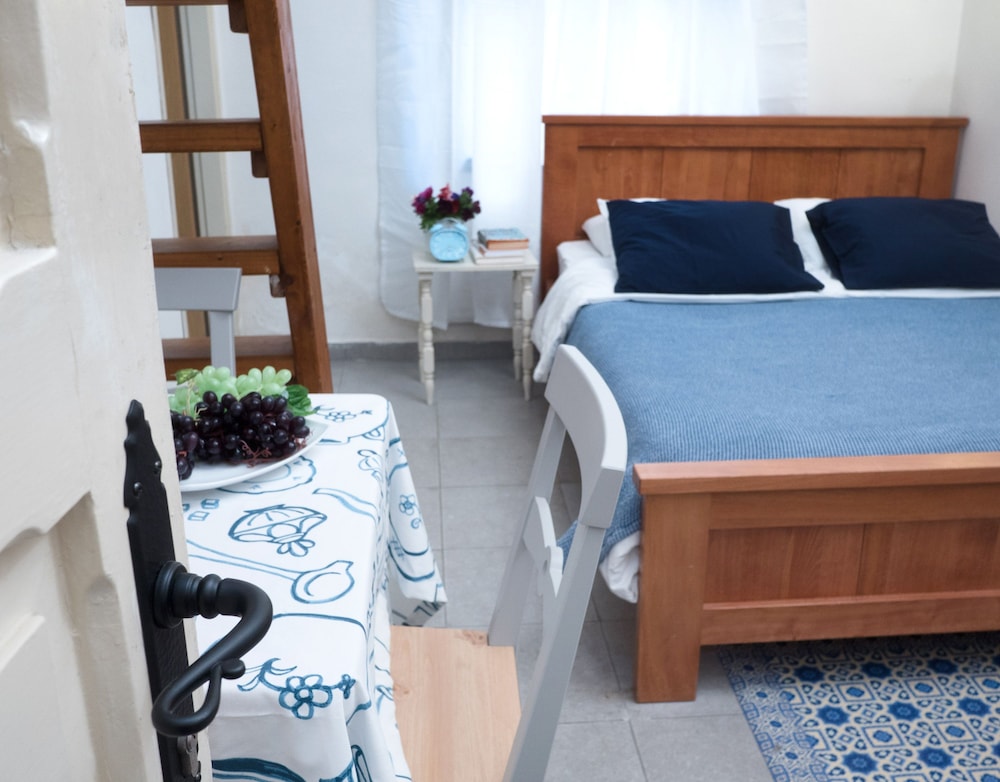Allenby 2 Bed & Breakfast