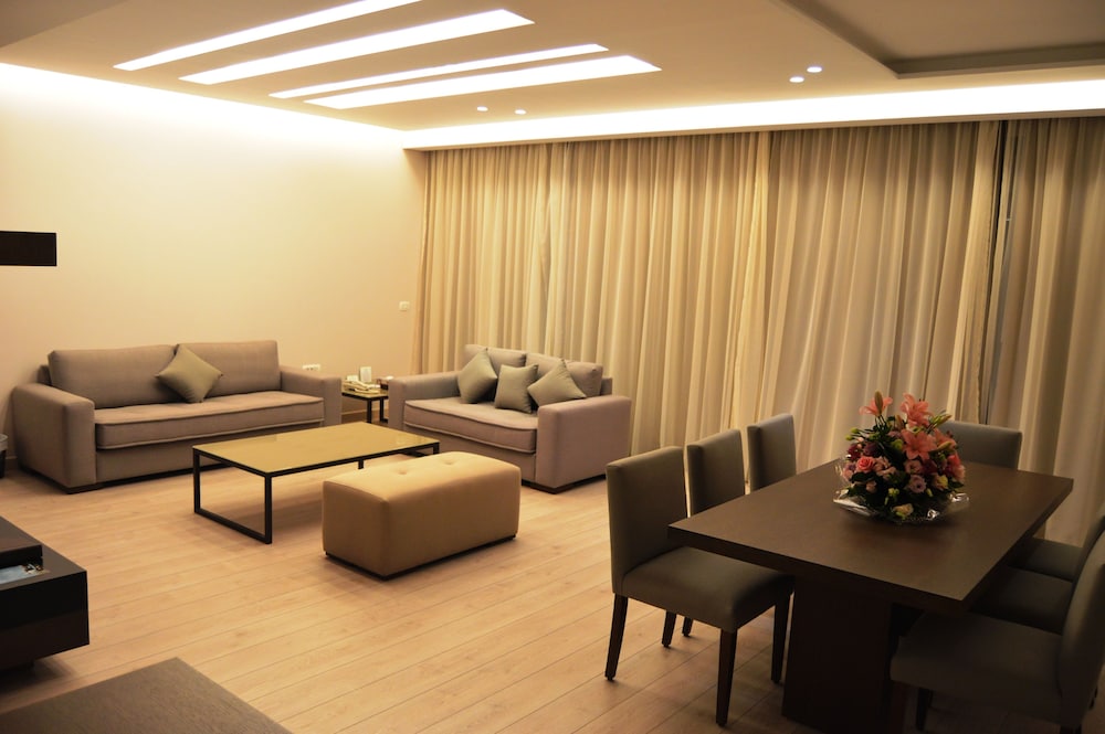 Country Lodge Hotel & Resort