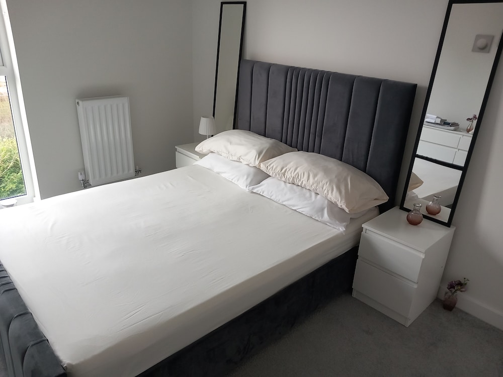 Room-charming Loughton Apartment With Ba