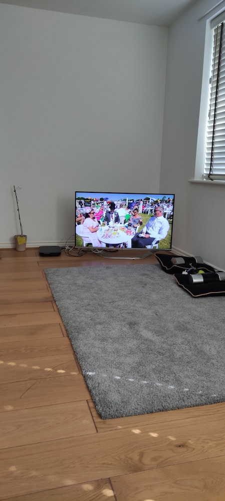 Immaculate 1-bed Apartment in Borehamwood view 3