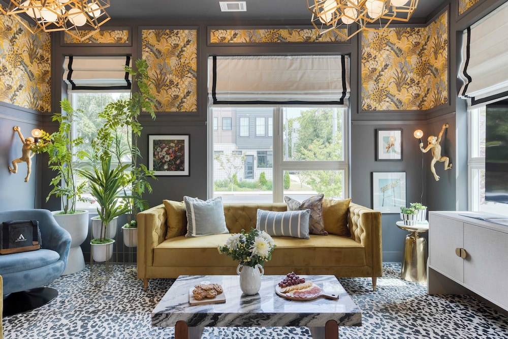 Colorful 4BR w/ Artful Design, Dining & Easy Access to Broadway The Bloom House by Avantstay