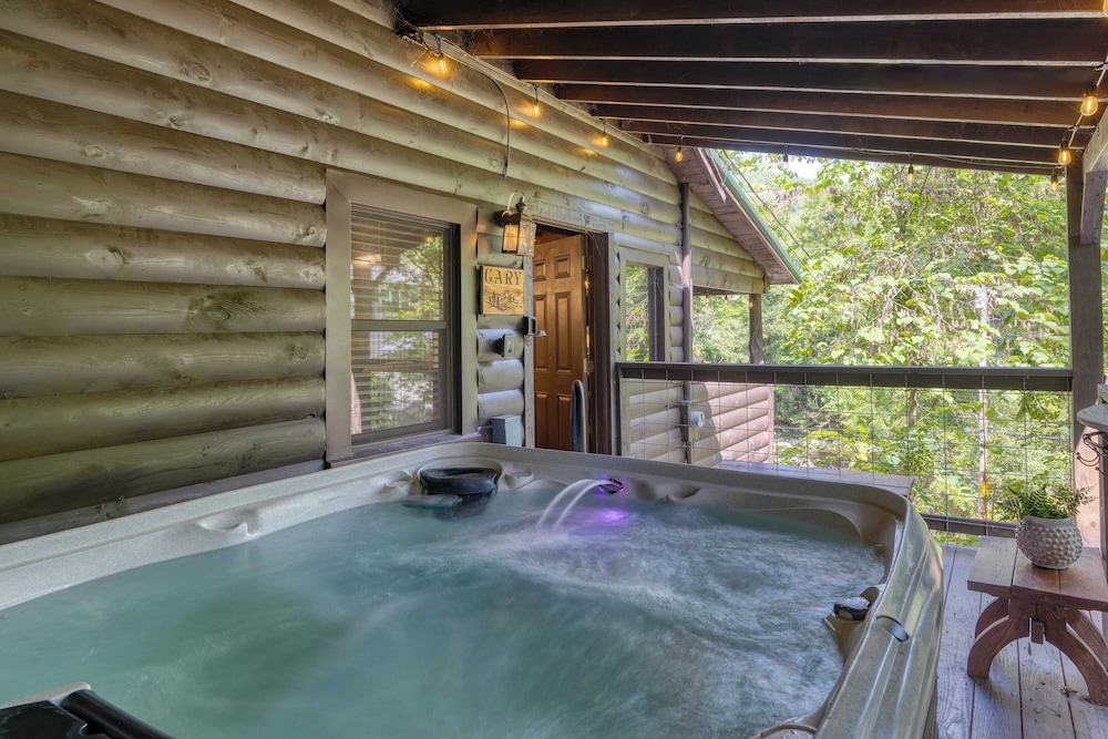 Riverwood Gatlinburg/pigeon Forge Cabin w/ River Views