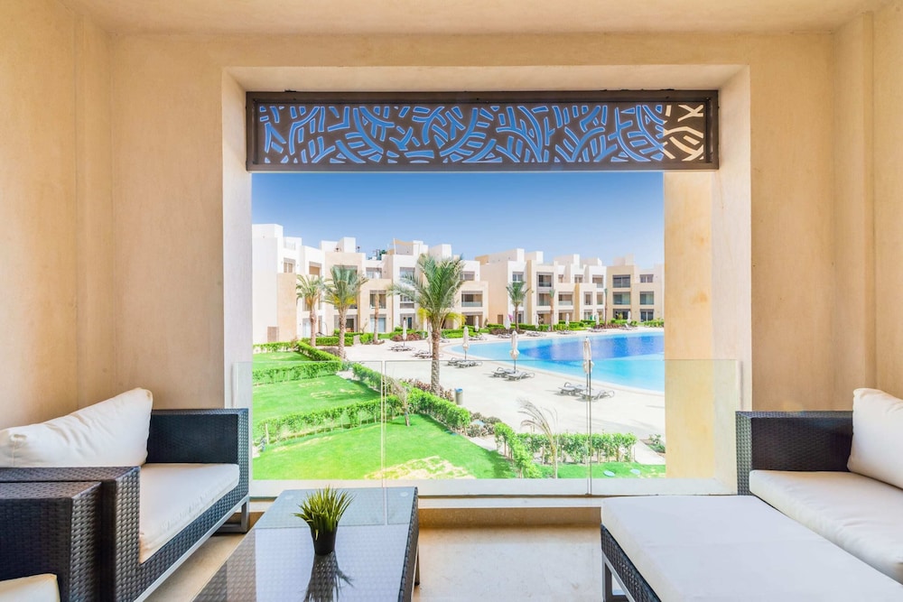 Xuru Stays I Modish & Magnific 2bdr @ Mangroovy Pool & Beach Access