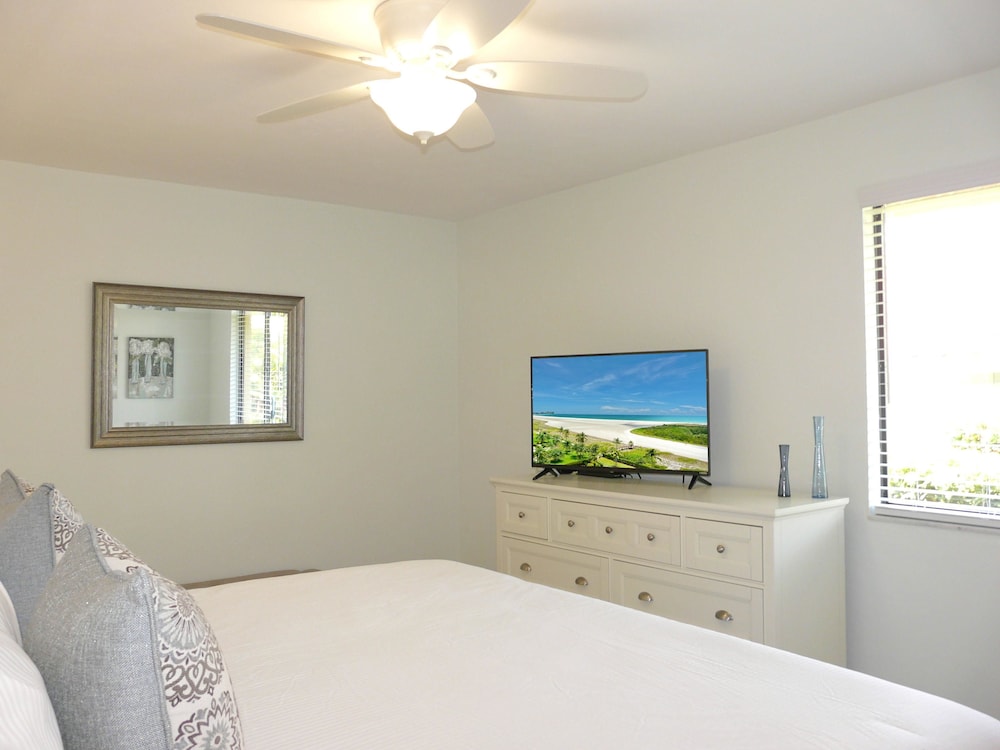 Idyllic Waterfront Home With Pool and Western Exposure view 5