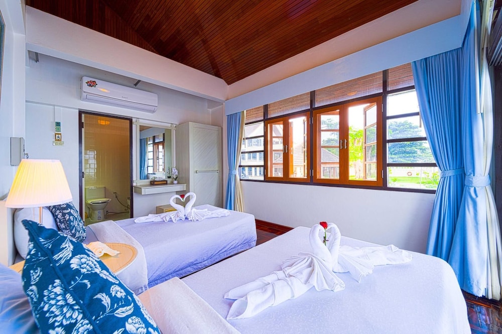Oceanfront 6 Bedroom Twin Villas OV6