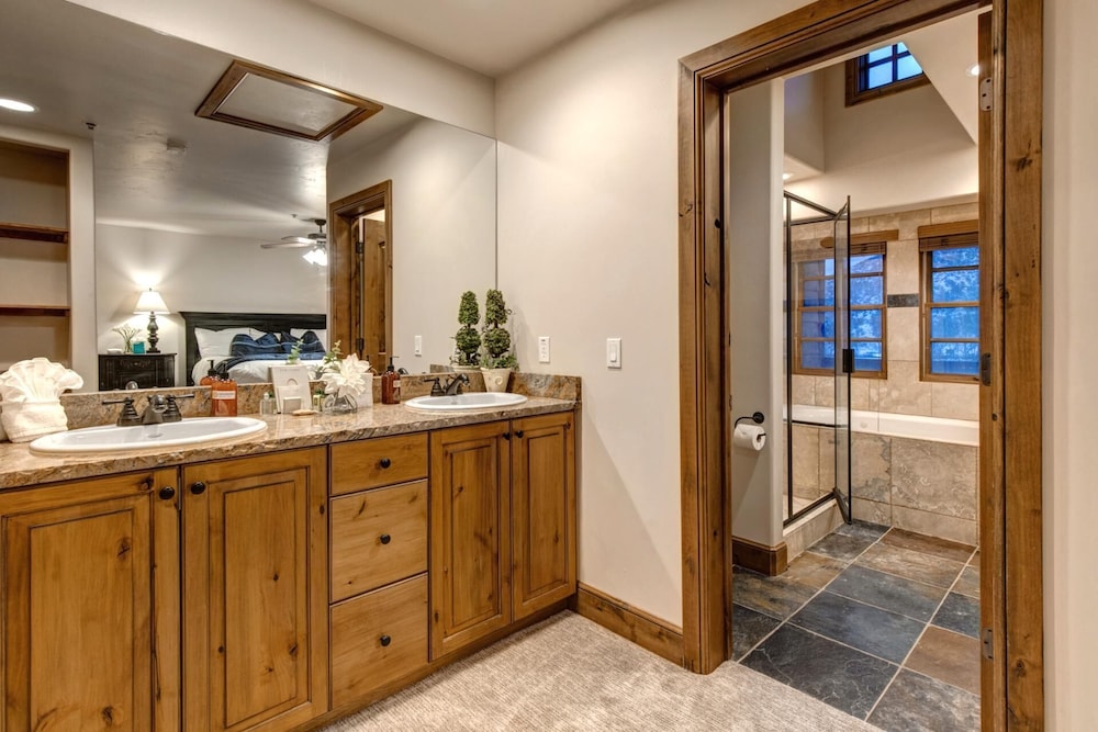 Park City KBM Resorts Walk To Main Street And To Park City Mountain, Hot Tub, On Free Citywide Bus Route 2 Units, 8 Bedrooms Ml-1341