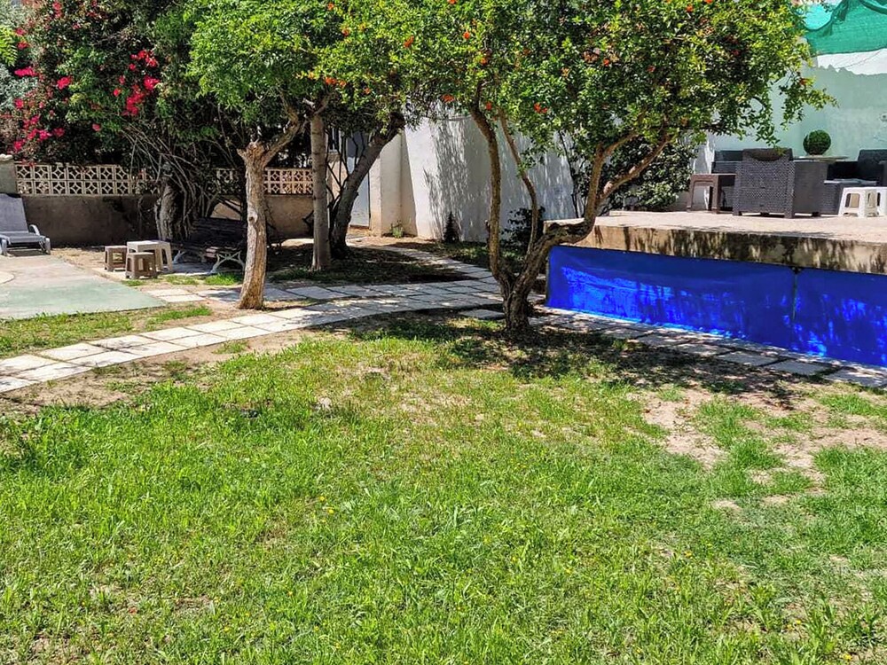House With Exclusive Pool and Garden 7 min Walk From the Beach and the Center