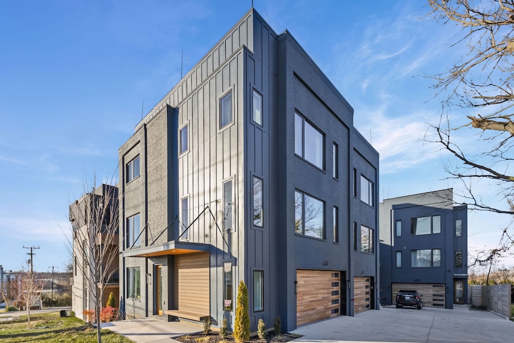 Two Homes Hot Tub Rooftop Deck in Nashville