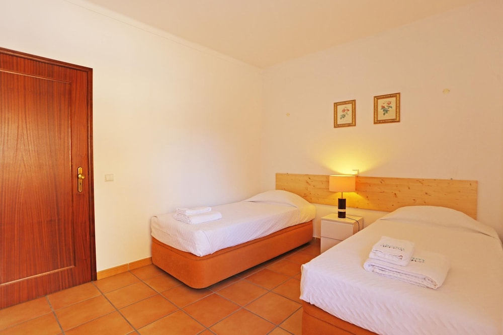 EE 02 - Bedroom 2 in Rossio Entrance Guesthouse