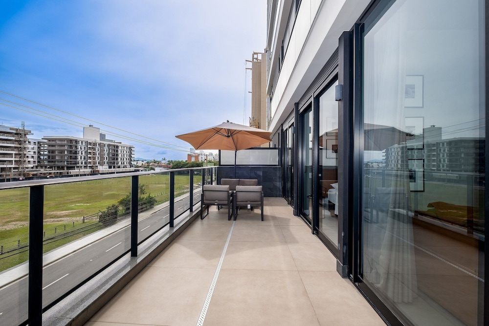 Apartment With/pool in Jurere Internacional Epc204