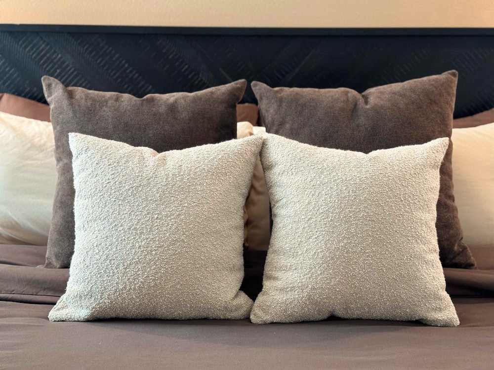 Luxury Stay Near Disneyland Pool Gym Free Parking